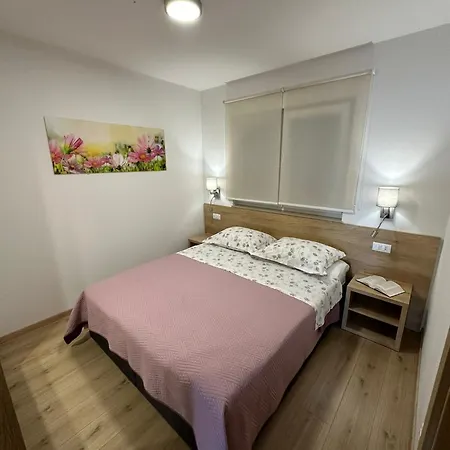 Ante Apartment *