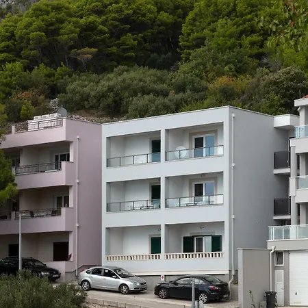 Ante Apartment *